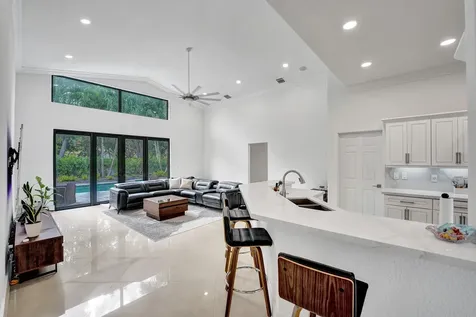 541 SW 178th Way N Pembroke Pines FL 33029