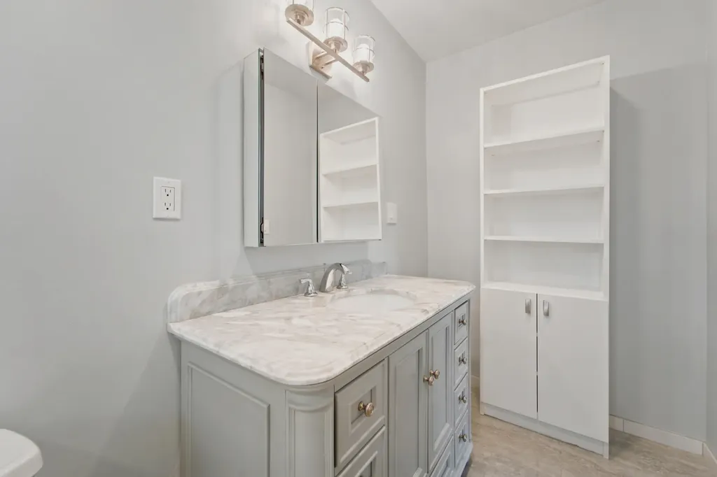 4 Greenway Village N Royal Palm Beach FL 33411