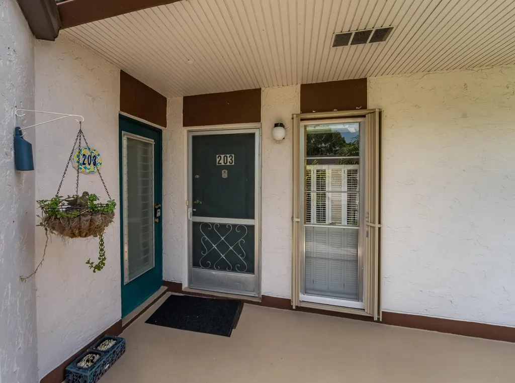 4 Greenway Village N Royal Palm Beach FL 33411