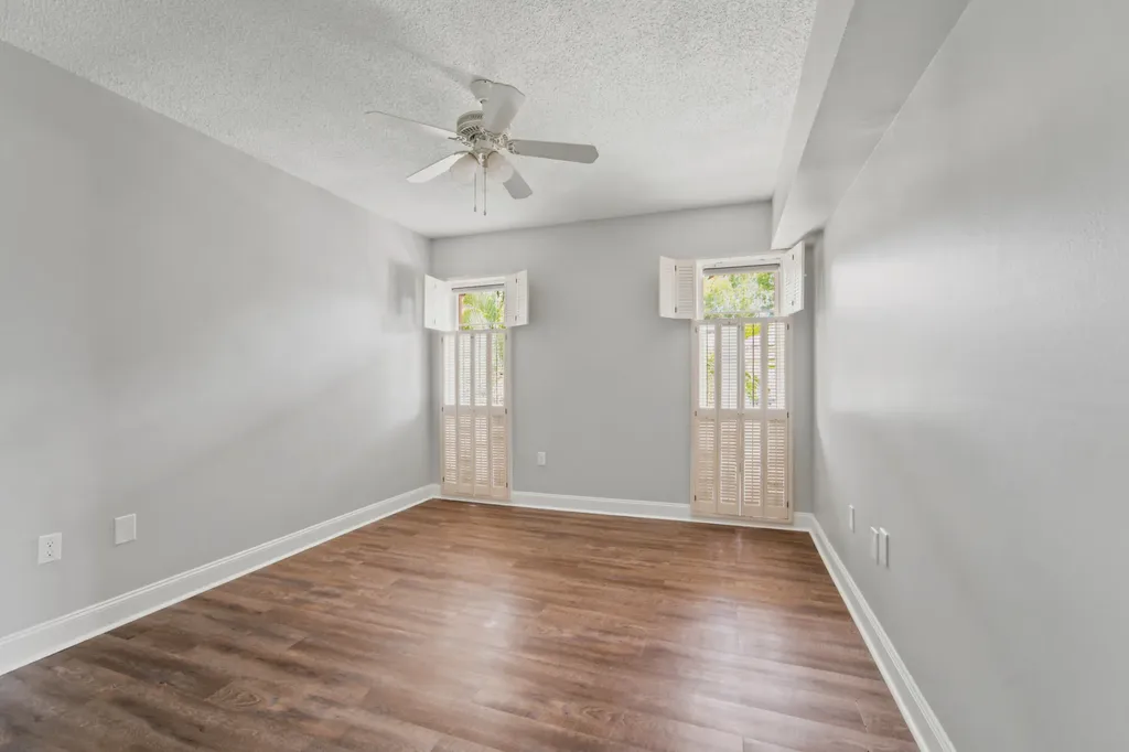 4 Greenway Village N Royal Palm Beach FL 33411