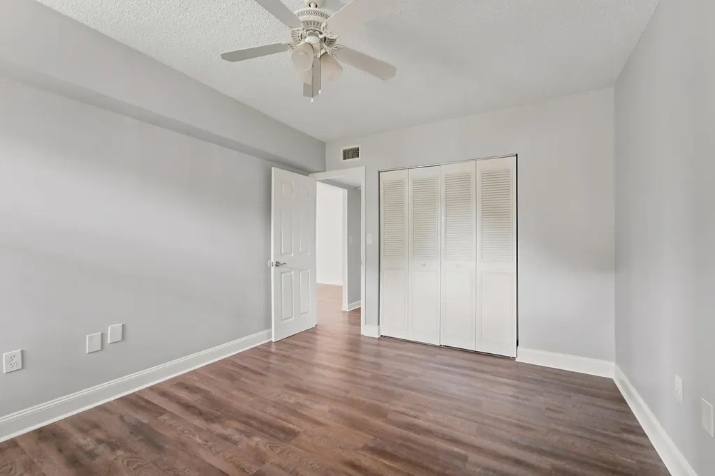 4 Greenway Village N Royal Palm Beach FL 33411