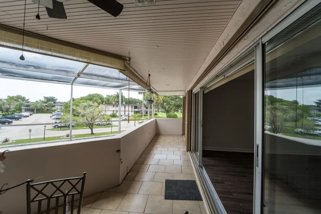 4 Greenway Village N Royal Palm Beach FL 33411