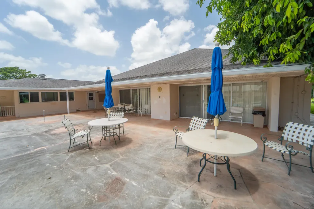 4 Greenway Village N Royal Palm Beach FL 33411