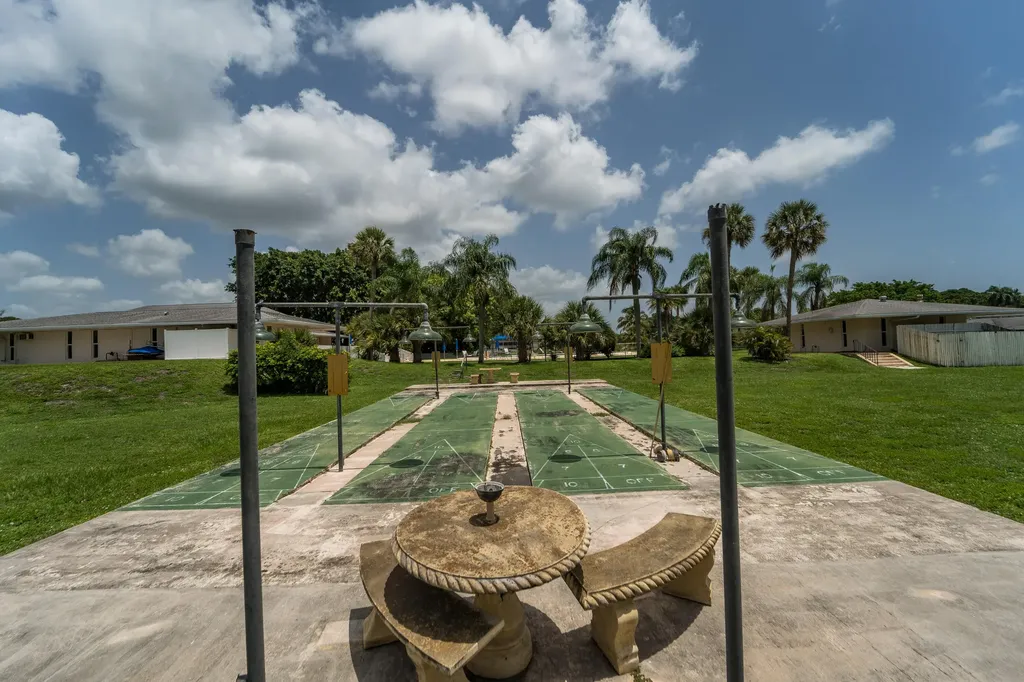 4 Greenway Village N Royal Palm Beach FL 33411