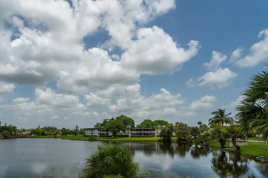 4 Greenway Village N Royal Palm Beach FL 33411