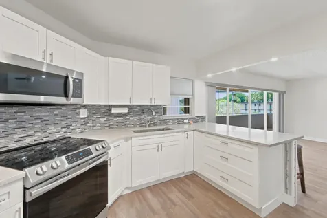 4 Greenway Village N Royal Palm Beach FL 33411
