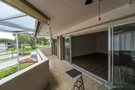 4 Greenway Village N Royal Palm Beach FL 33411