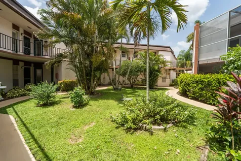 4 Greenway Village N Royal Palm Beach FL 33411