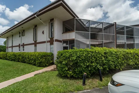 4 Greenway Village N Royal Palm Beach FL 33411