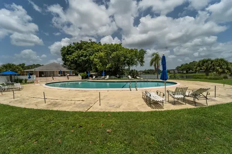 4 Greenway Village N Royal Palm Beach FL 33411