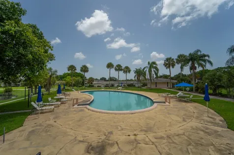 4 Greenway Village N Royal Palm Beach FL 33411