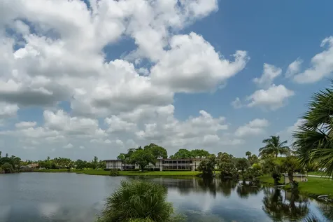 4 Greenway Village N Royal Palm Beach FL 33411