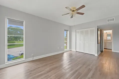 4 Greenway Village N Royal Palm Beach FL 33411