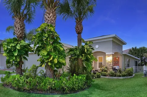 742 NW Leonardo Circle Port St Lucie FL 34986