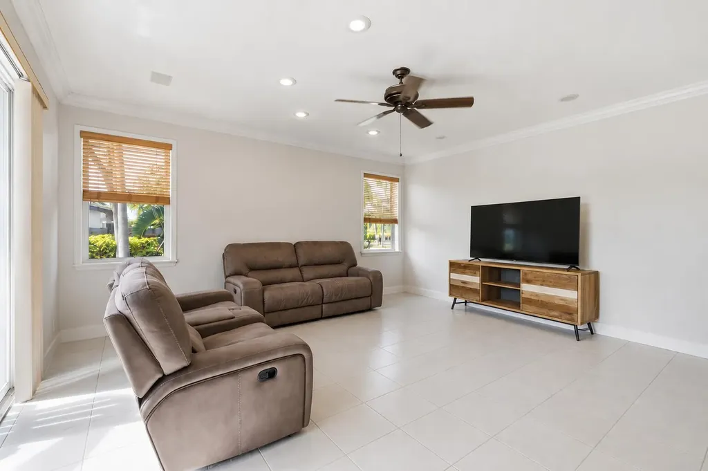 517 SE 7th Avenue Deerfield Beach FL 33441