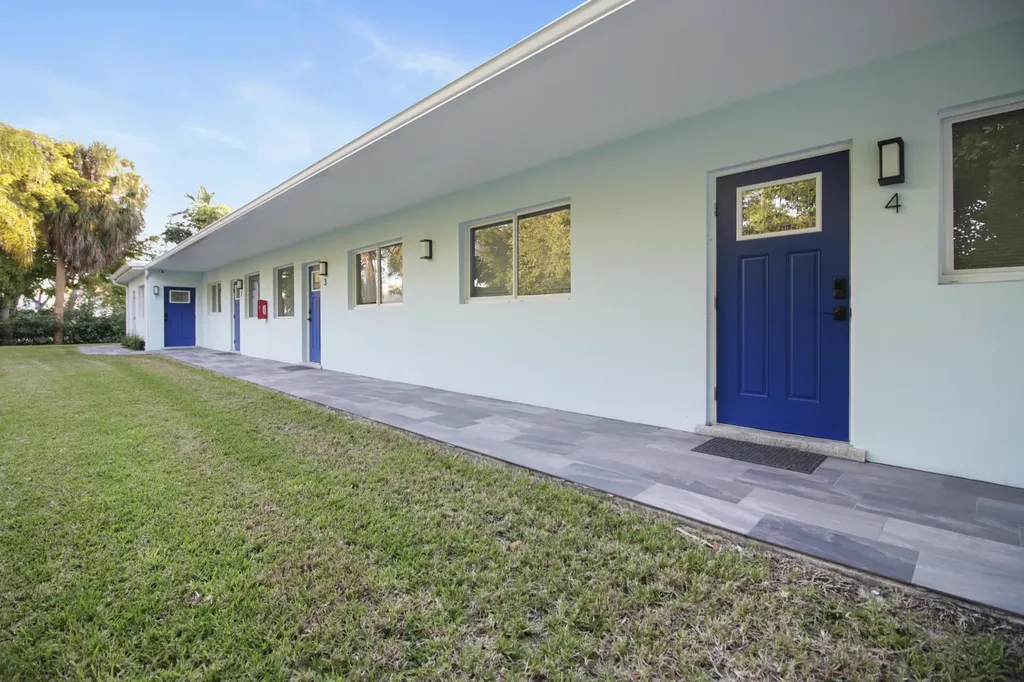 898 SE 2nd Place Deerfield Beach FL 33441