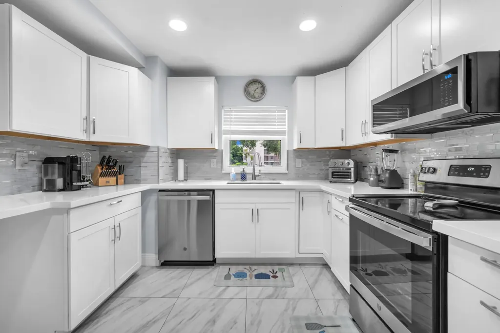 3119 N Palm Aire Drive Pompano Beach FL 33069