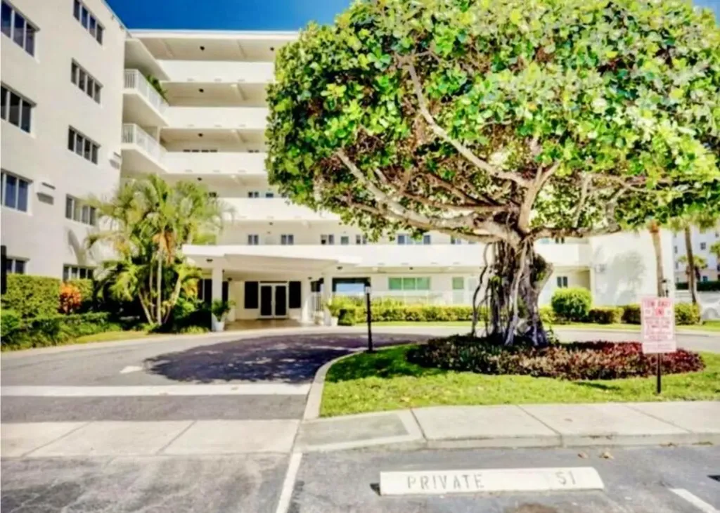 33 S Ocean Avenue Palm Beach Shores FL 33404