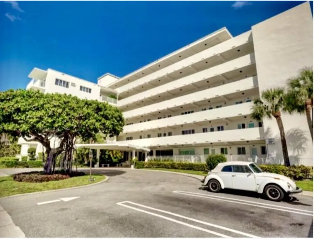 33 S Ocean Avenue Palm Beach Shores FL 33404