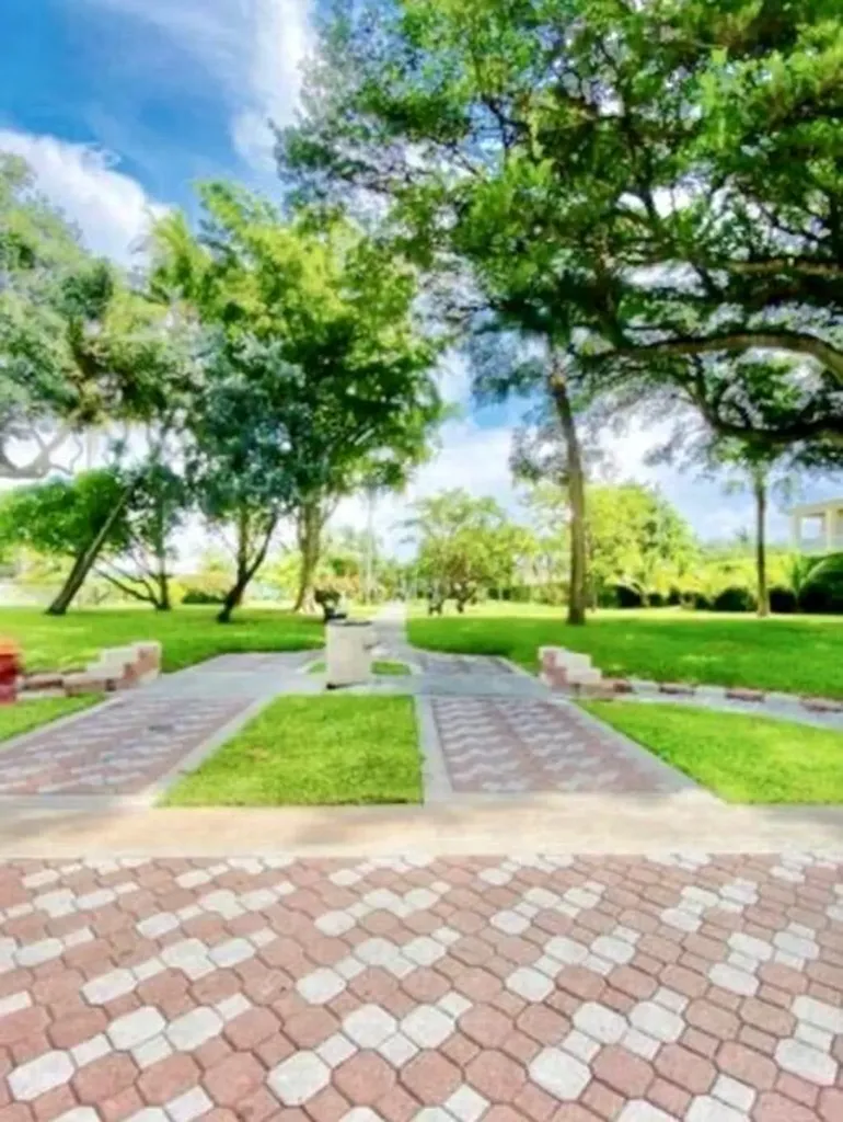 33 S Ocean Avenue Palm Beach Shores FL 33404