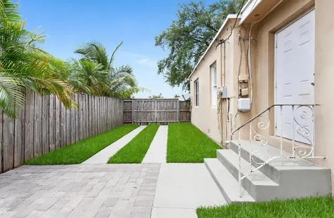 2434 Mckinley Street Hollywood FL 33020