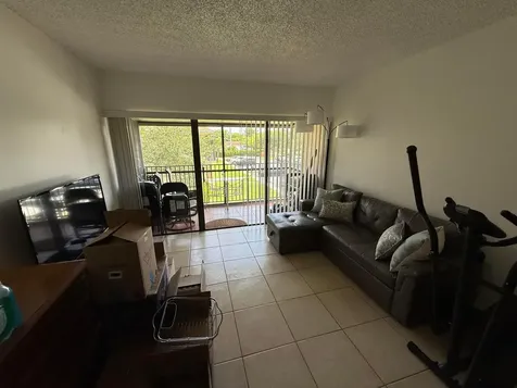 5981 Washington Street Hollywood FL 33023