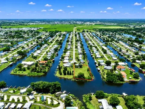 2717 SE 32nd Street Okeechobee FL 34974