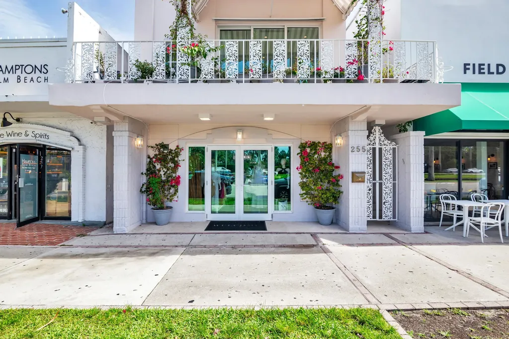 255 Royal Poinciana Way Palm Beach FL 33480