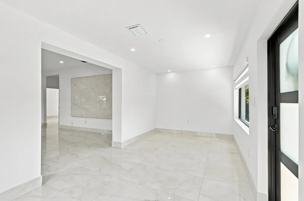 2239 SW 10th Street Miami FL 33135