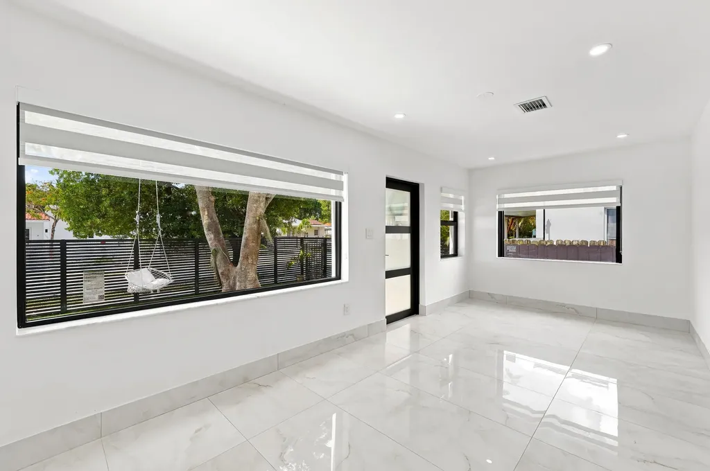 2239 SW 10th Street Miami FL 33135