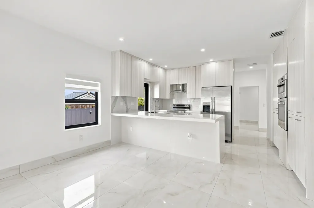 2239 SW 10th Street Miami FL 33135