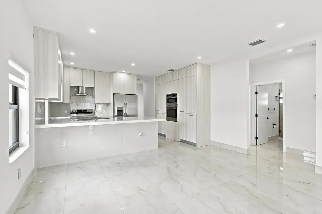2239 SW 10th Street Miami FL 33135
