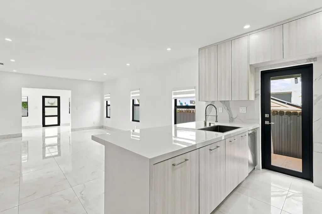 2239 SW 10th Street Miami FL 33135