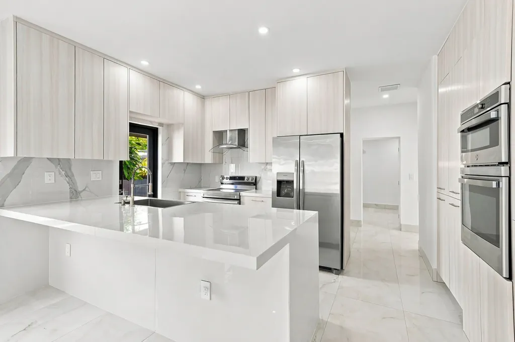 2239 SW 10th Street Miami FL 33135