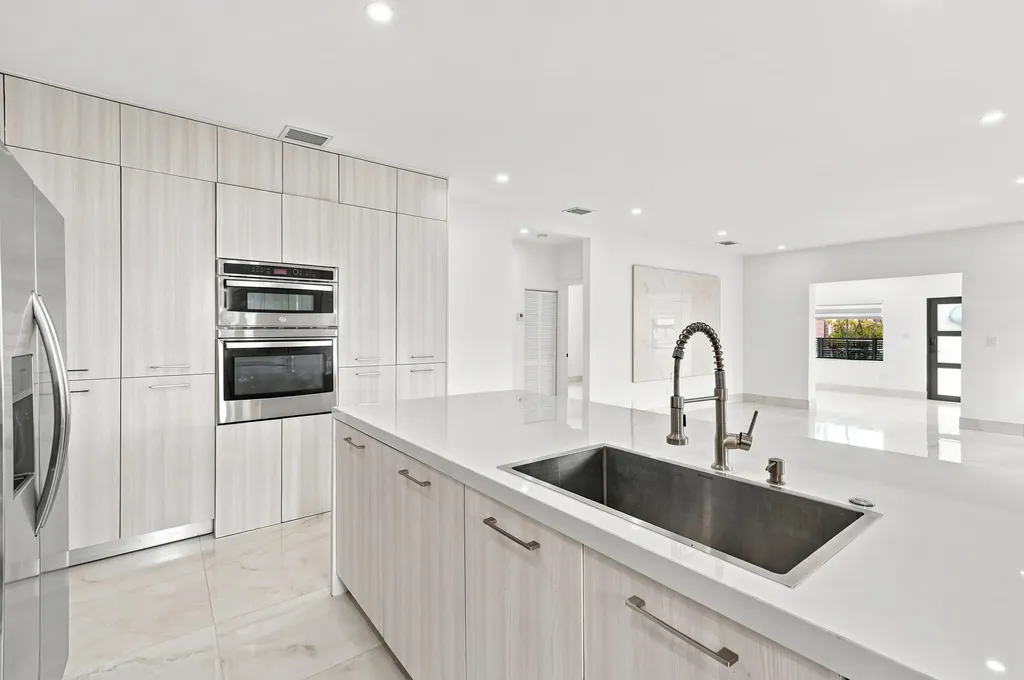 2239 SW 10th Street Miami FL 33135