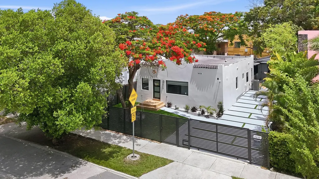 2239 SW 10th Street Miami FL 33135