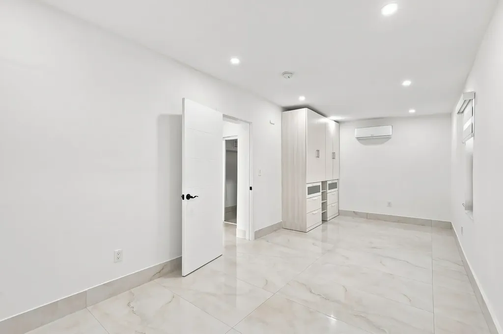 2239 SW 10th Street Miami FL 33135