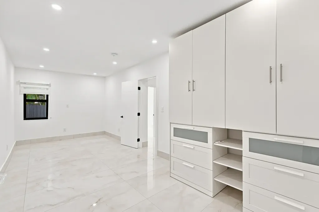 2239 SW 10th Street Miami FL 33135