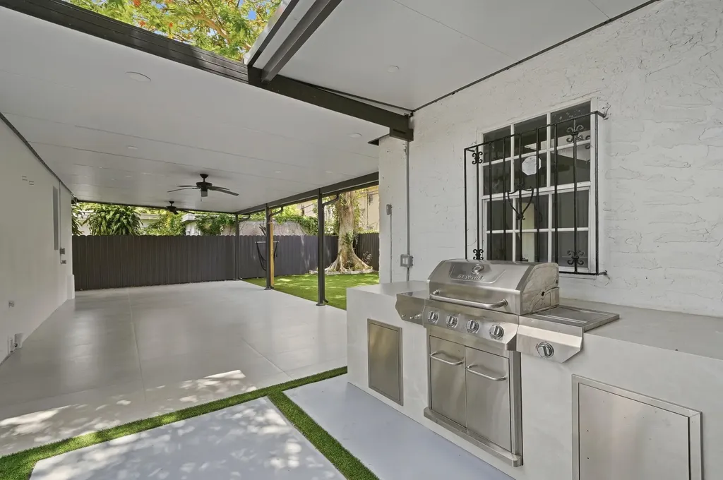 2239 SW 10th Street Miami FL 33135