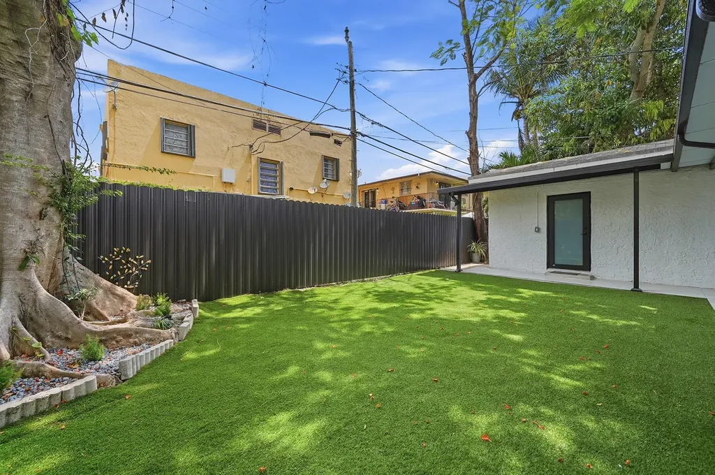 2239 SW 10th Street Miami FL 33135