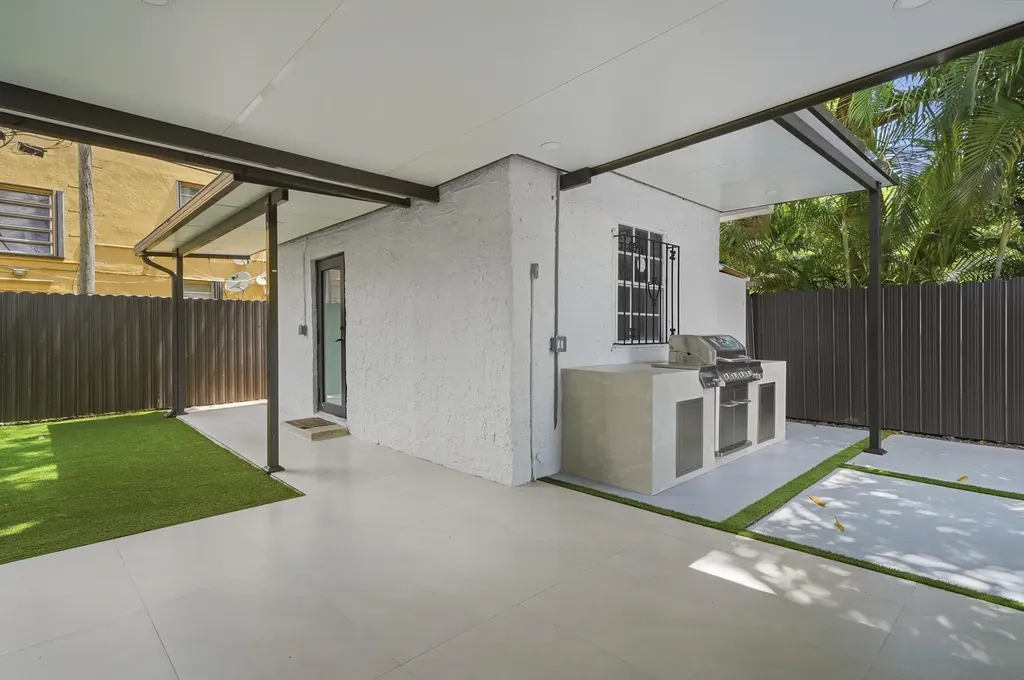 2239 SW 10th Street Miami FL 33135