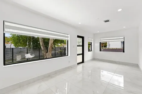 2239 SW 10th Street Miami FL 33135