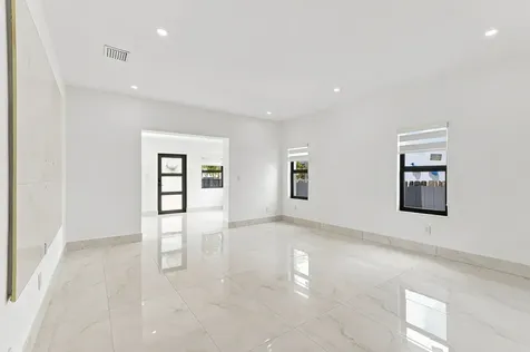 2239 SW 10th Street Miami FL 33135
