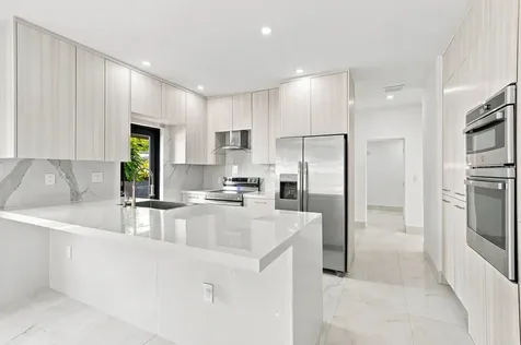 2239 SW 10th Street Miami FL 33135