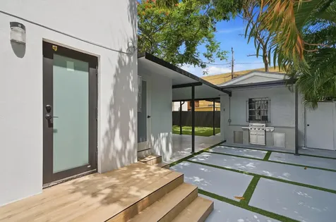 2239 SW 10th Street Miami FL 33135