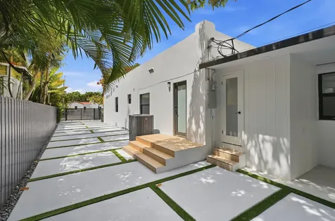 2239 SW 10th Street Miami FL 33135