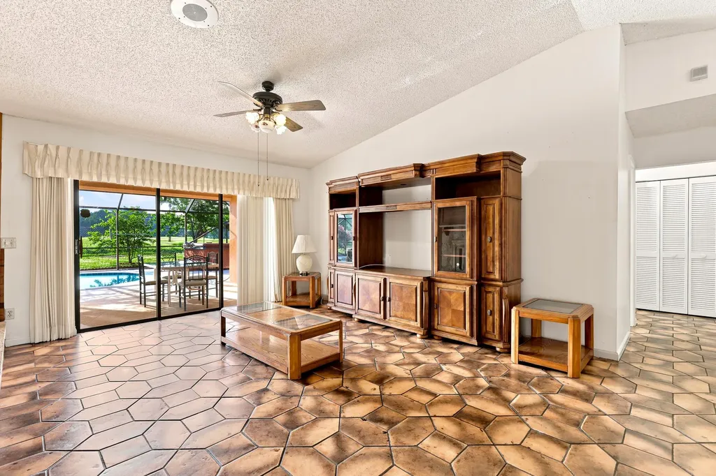 3768 Pinehurst Drive Lake Worth FL 33467