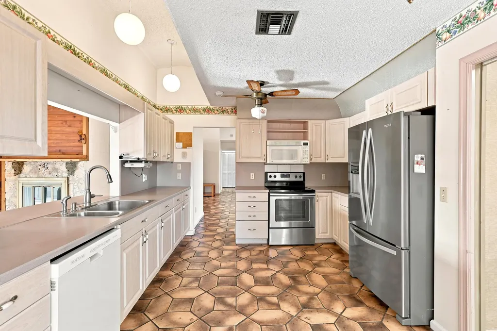 3768 Pinehurst Drive Lake Worth FL 33467