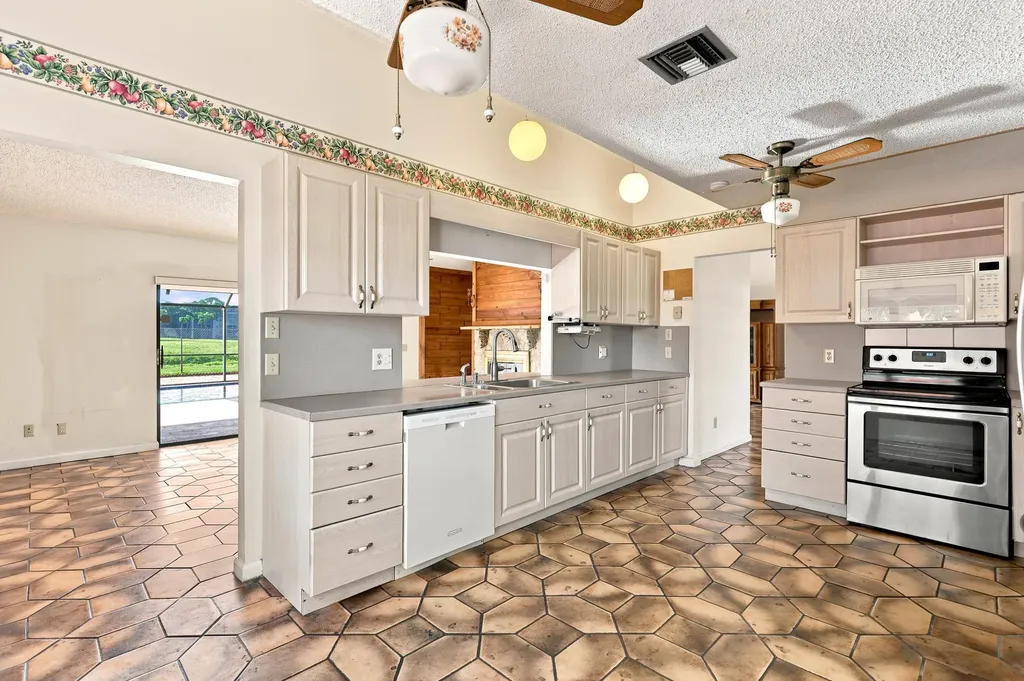 3768 Pinehurst Drive Lake Worth FL 33467