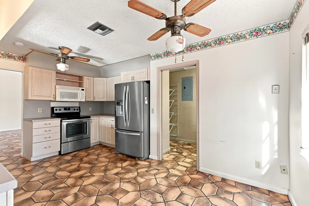 3768 Pinehurst Drive Lake Worth FL 33467